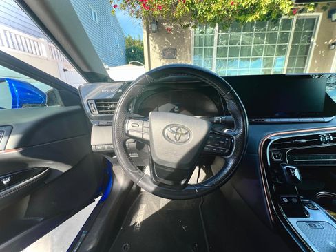 Used 2021 Toyota Mirai image 4