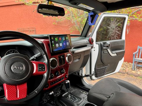 Used 2017 Jeep Wrangler Sahara w/ Connectivity Group image 11