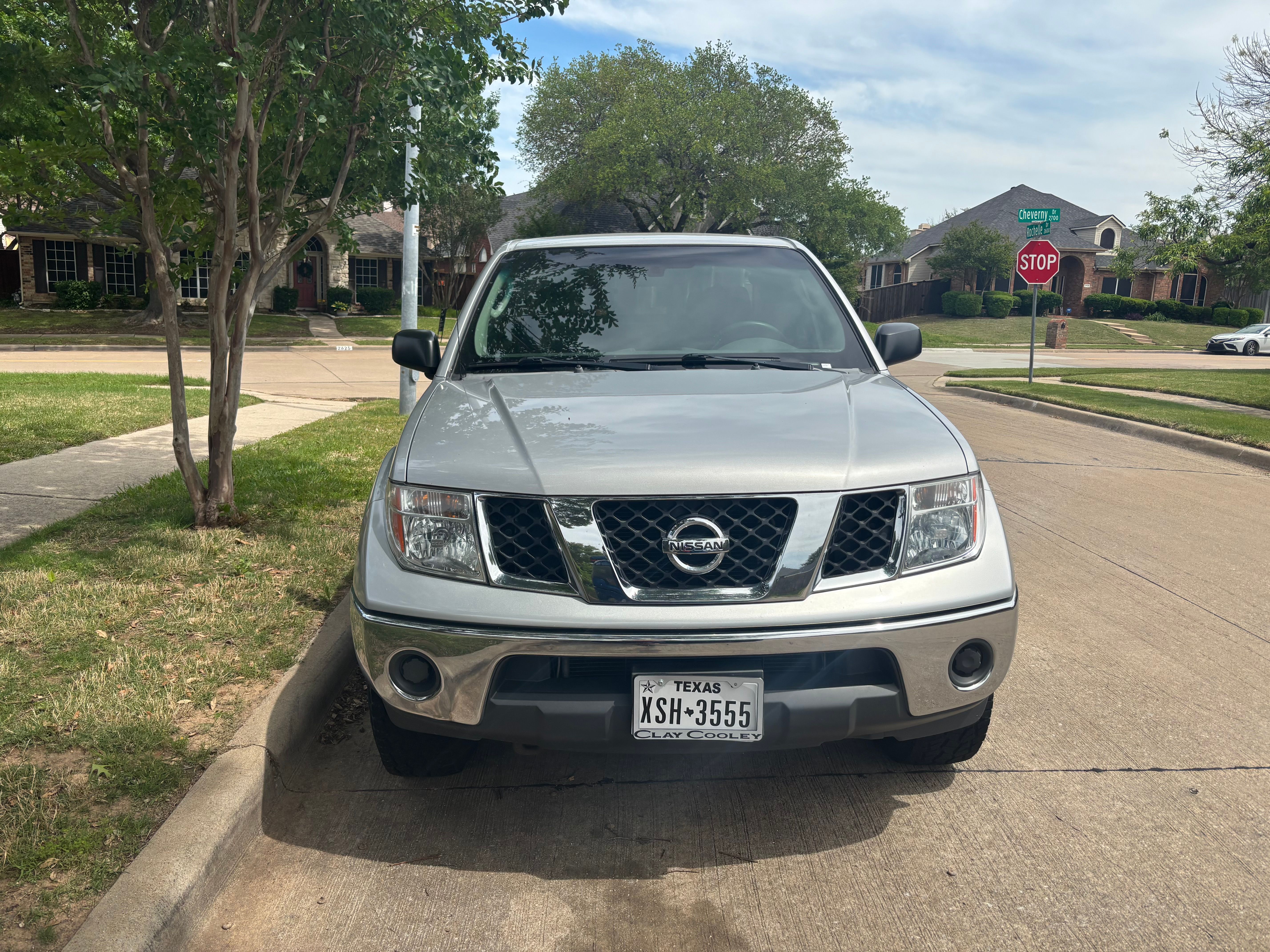 Used 2008 Nissan Frontier SE w/ SE Value Truck Pkg AWD/4WD image 2