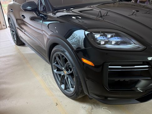 Used 2024 Porsche Cayenne Turbo GT image 2