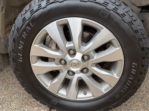 Used 2013 Toyota Tundra Platinum image 8