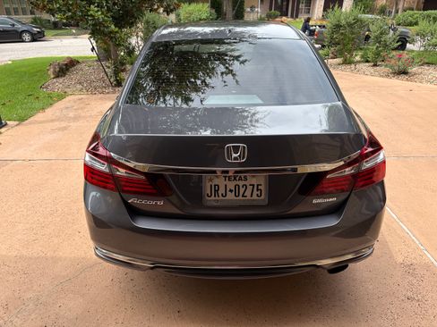 Used 2017 Honda Accord EX image 8