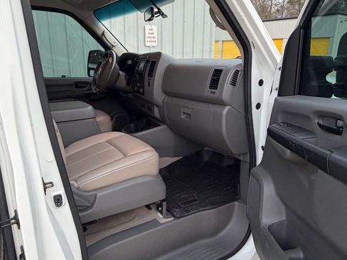 Used 2017 Nissan NV 3500 SL image 12