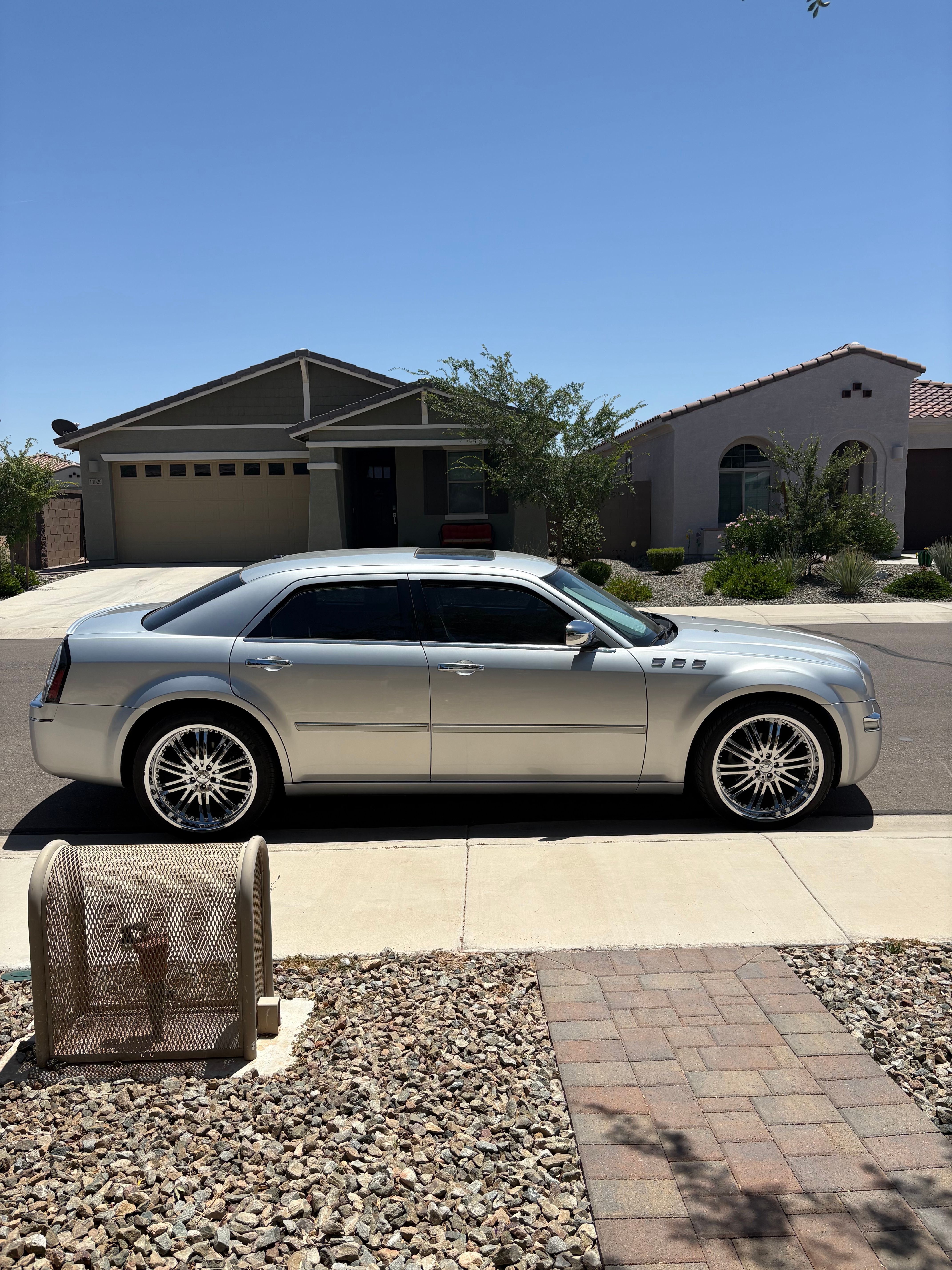Used 2007 Chrysler 300 Touring L RWD image 9