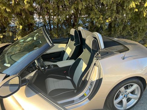 Used 2013 BMW Z4 sDrive28i image 8