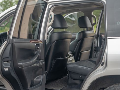 Used 2011 Lexus LX 570 4WD w/ Luxury Pkg image 30