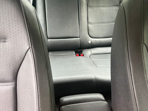 Used 2011 Volkswagen Jetta SE FWD image 9