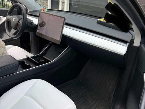 Used 2021 Tesla Model Y Long Range image 12