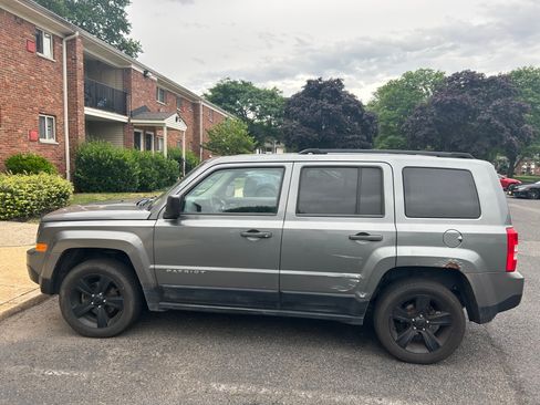 Used 2011 Jeep Patriot Sport AWD/4WD image 4