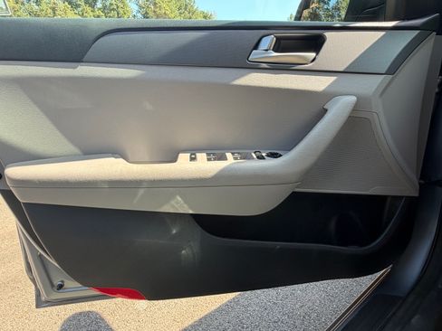 Used 2015 Hyundai Sonata SE FWD image 13