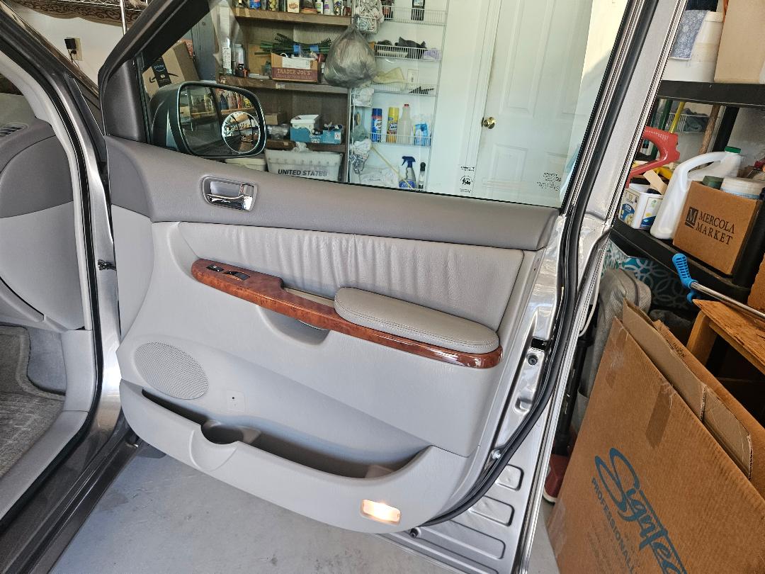 Used 2004 Toyota Sienna XLE Limited w/ Limited Pkg 2 FWD image 30