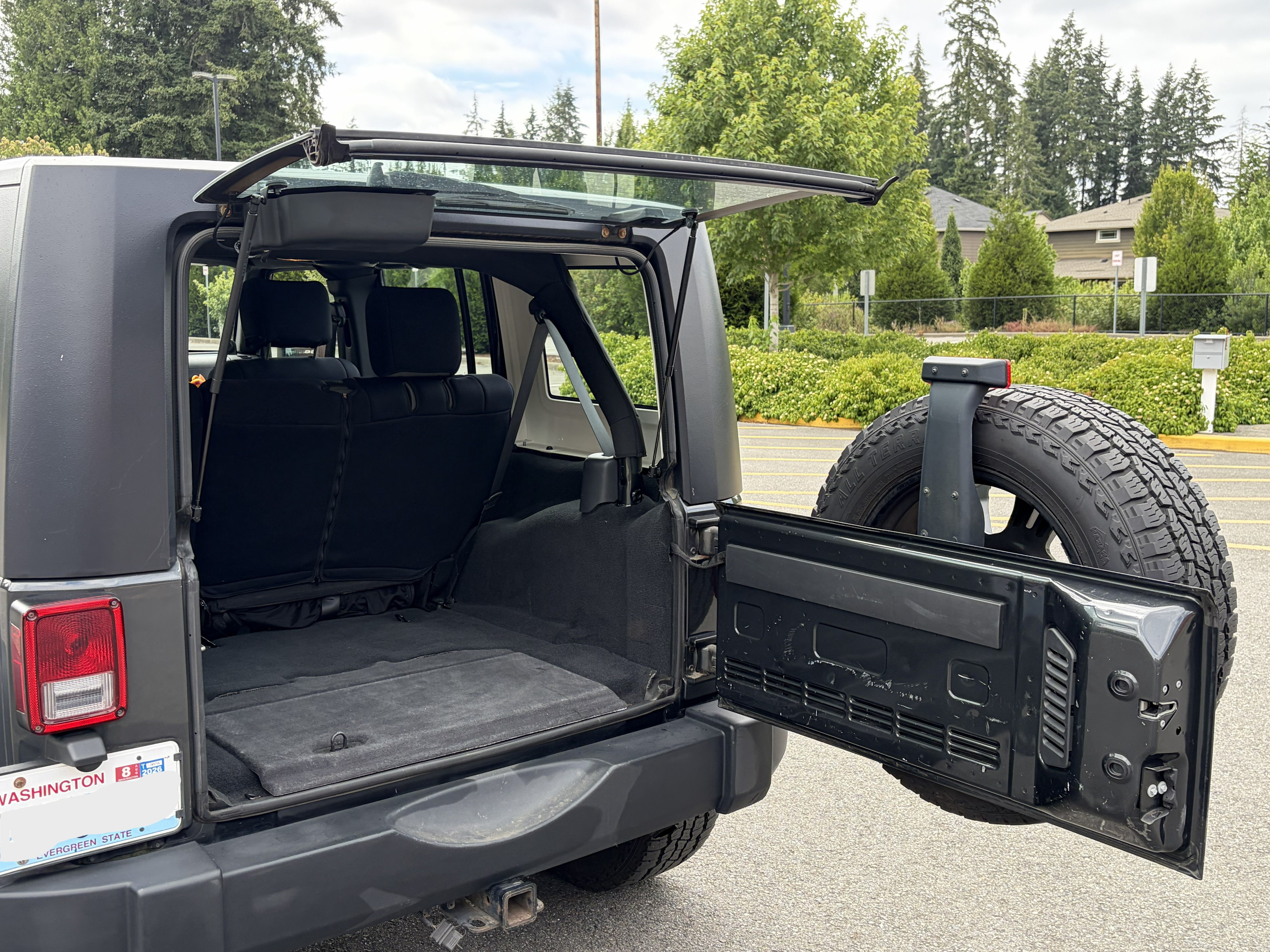 Used 2010 Jeep Wrangler Unlimited Sport AWD/4WD image 16