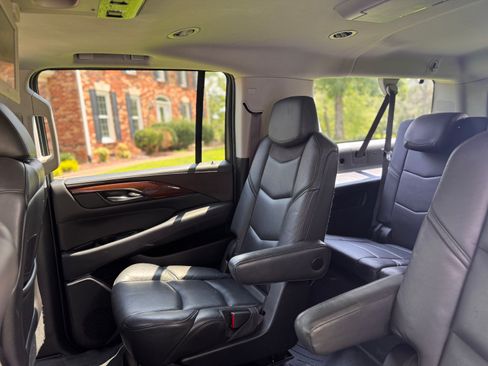 Used 2016 Cadillac Escalade ESV Premium AWD/4WD image 19