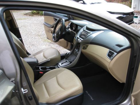 Used 2013 Hyundai Elantra Limited w/ Technology Pkg image 9