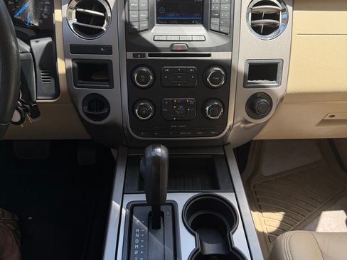 Used 2017 Ford Expedition XLT RWD image 13