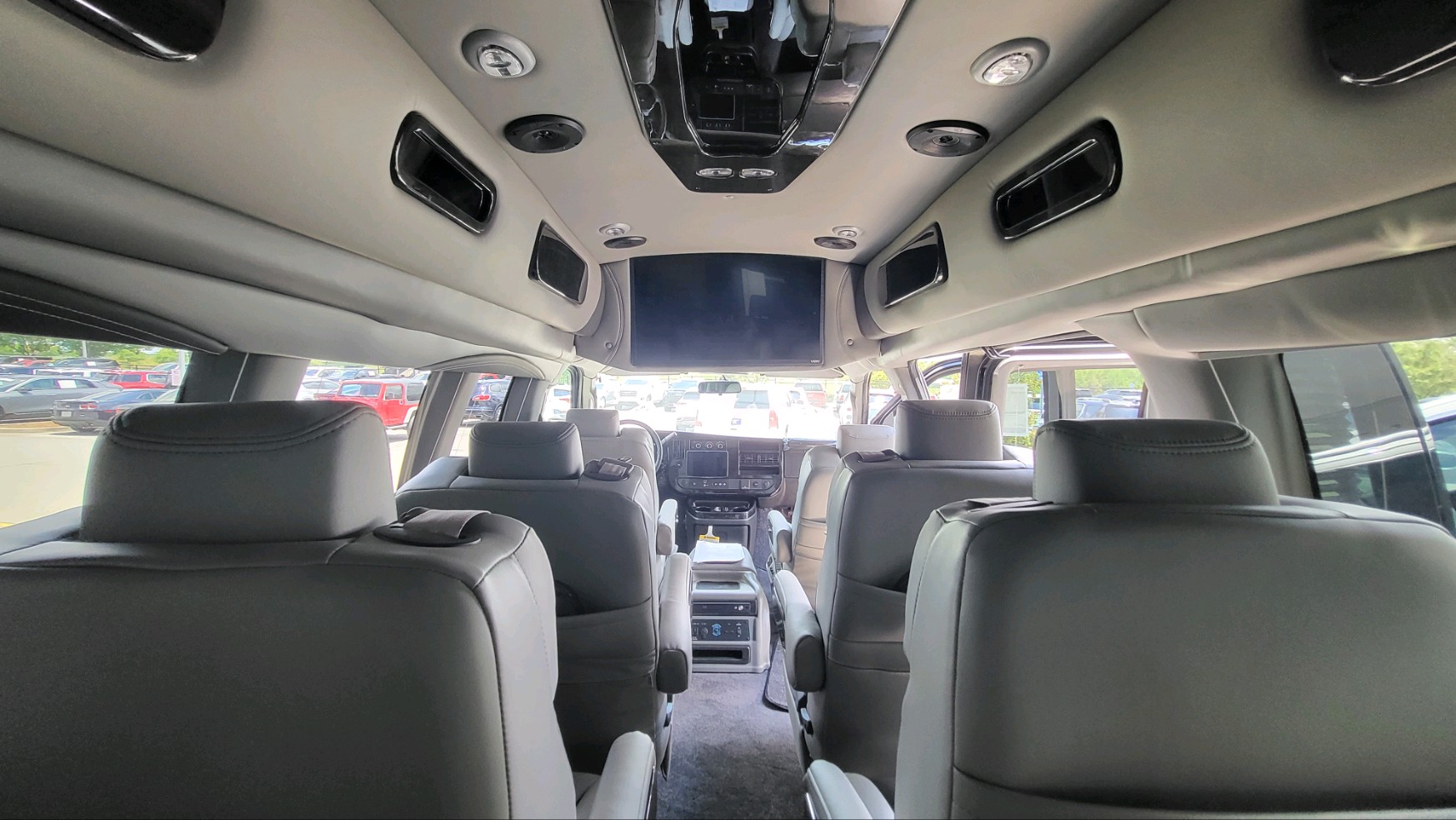 Used 2023 GMC Savana 2500 Extended RWD image 9