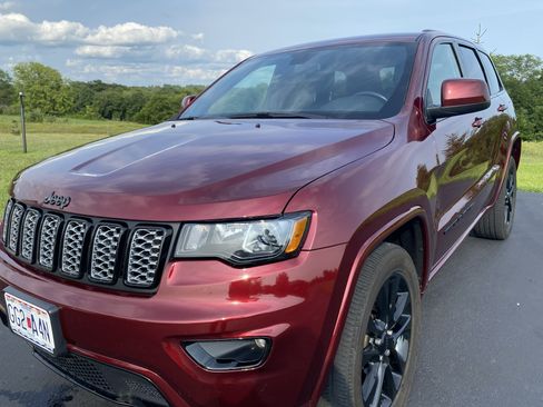 Used 2021 Jeep Grand Cherokee Laredo X AWD/4WD image 8