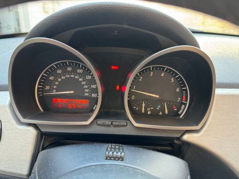 Used 2004 BMW Z4 2.5i image 11