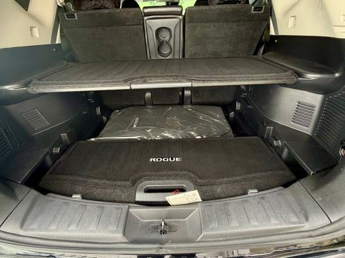 Used 2019 Nissan Rogue SL w/ Premium Package image 16