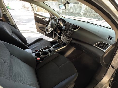 Used 2016 Nissan Sentra S image 13