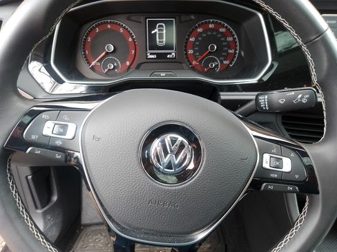 Used 2021 Volkswagen Jetta SE w/ SE Cold Weather Package image 8