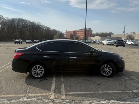 Used 2018 Nissan Sentra SV image 2