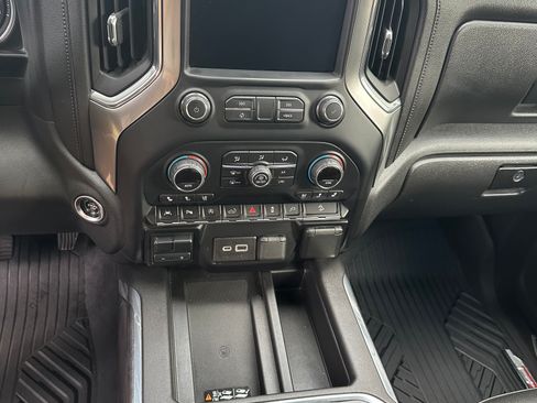 Used 2020 Chevrolet Silverado 1500 LTZ w/ LTZ Premium Package image 12