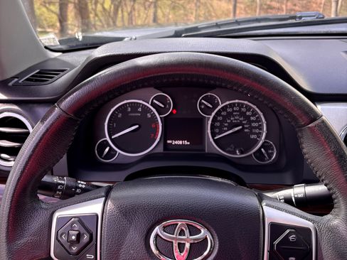 Used 2015 Toyota Tundra Limited w/ Limited Premium Package image 9