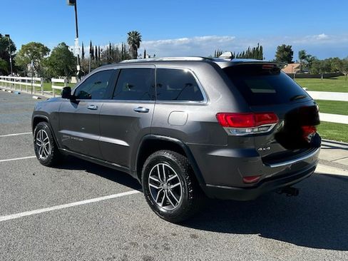 Used 2017 Jeep Grand Cherokee Limited image 2