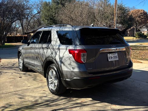 Used 2021 Ford Explorer XLT image 20