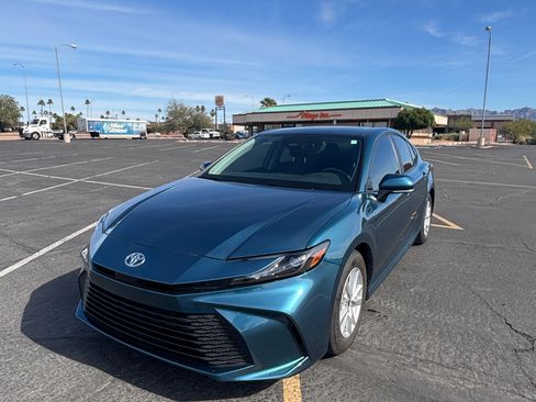 Used 2025 Toyota Camry LE w/ Convenience Package FWD image 5