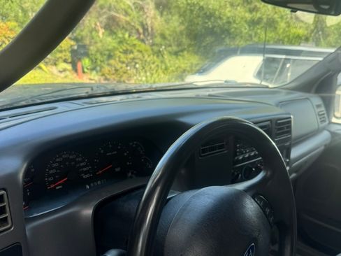 Used 2003 Ford F250 XLT image 5