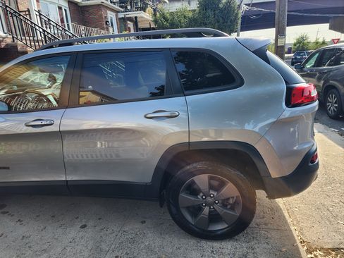 Used 2016 Jeep Cherokee 75th Anniversary AWD/4WD image 16
