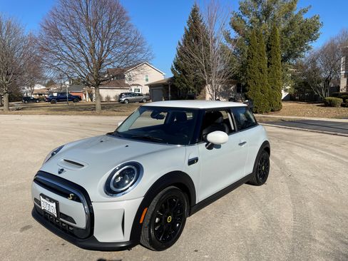 Used 2022 MINI Cooper SE image 2