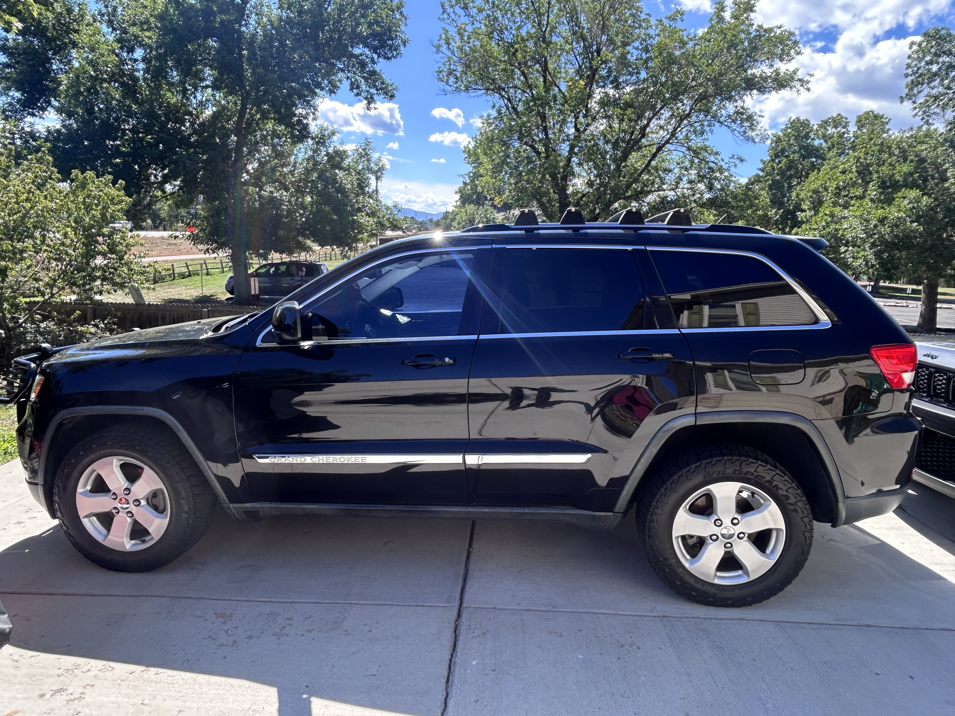 Used 2012 Jeep Grand Cherokee Laredo AWD/4WD image 6