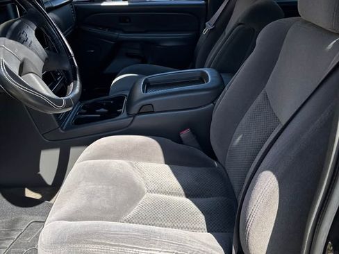 Used 2005 Chevrolet Silverado 2500 LS w/ Heavy-Duty Power Package image 2