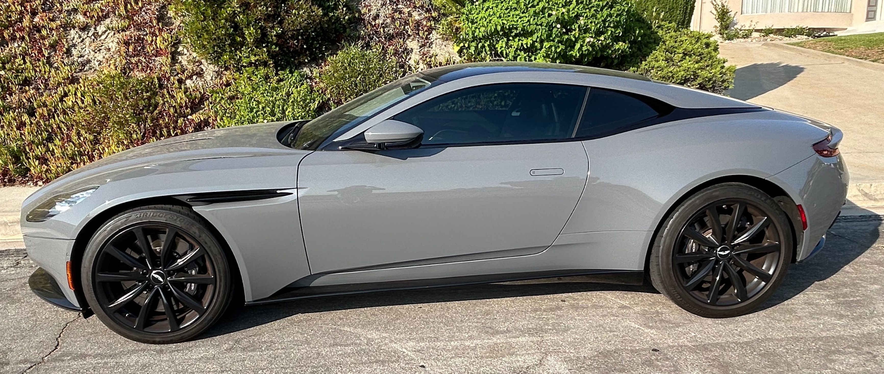 Used 2018 Aston Martin DB11 V12 RWD image 4