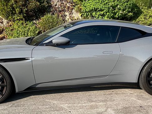Used 2018 Aston Martin DB11 V12 RWD image 4