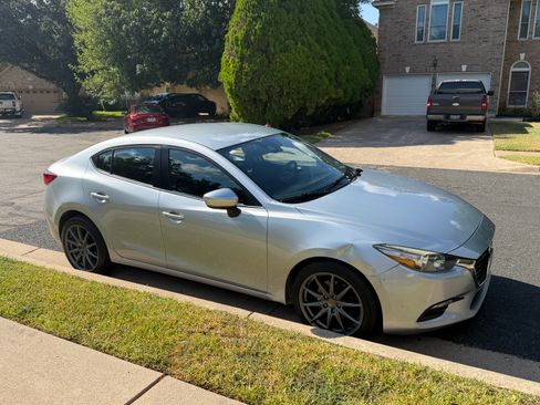 Used 2017 MAZDA MAZDA3 Touring FWD image 6
