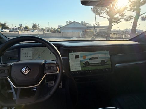 Used 2023 Rivian R1T Adventure image 5