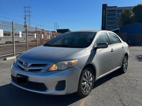 Used 2012 Toyota Corolla LE image 1