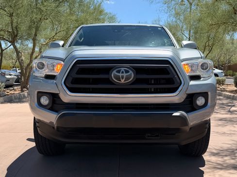 Used 2021 Toyota Tacoma SR5 RWD image 4