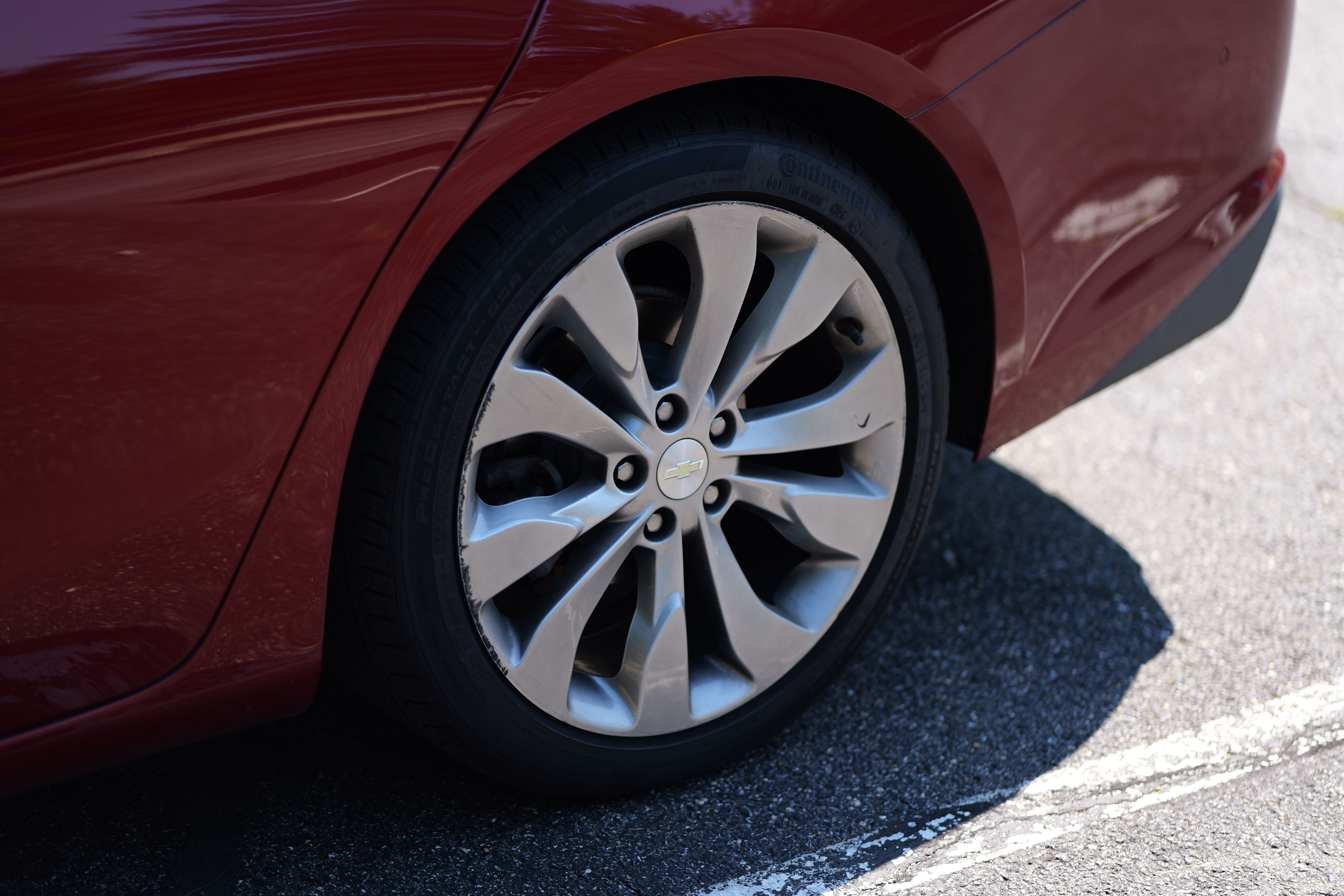 Used 2018 Chevrolet Malibu Premier w/ Premier Sun and Wheel Package FWD image 9