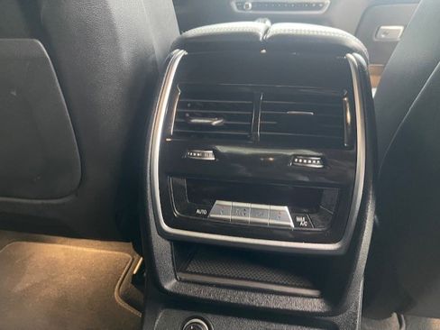 Used 2022 BMW X7 xDrive40i w/ M Sport Package image 14