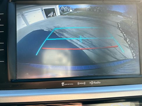 Used 2017 Toyota Highlander XLE image 11