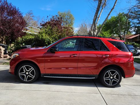 Used 2016 Mercedes-Benz GLE 350 4MATIC w/ Parking Assist Package image 2