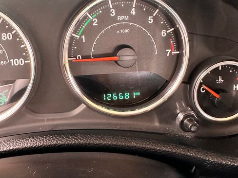 Used 2015 Jeep Wrangler Unlimited Sahara image 23