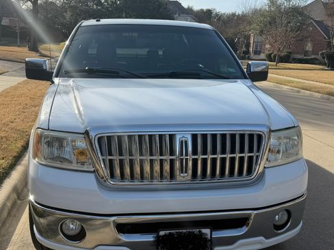 Used 2007 Lincoln Mark LT 2WD image 2