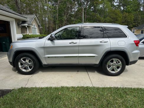 Used 2011 Jeep Grand Cherokee Limited image 6