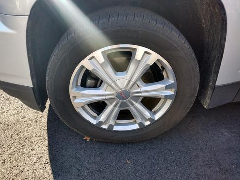 Used 2017 GMC Terrain SLT image 11